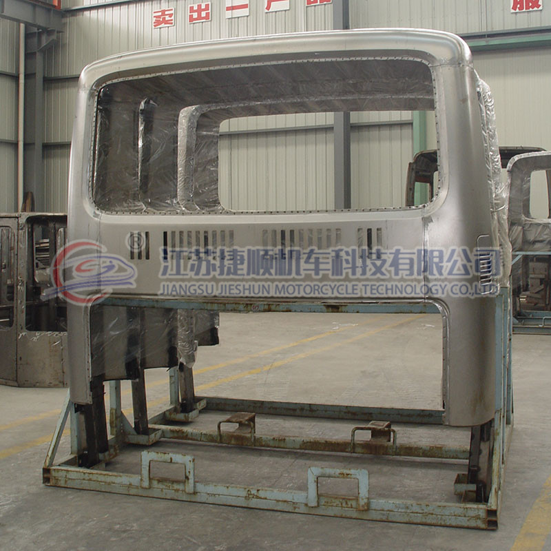 Side of bus rear wall assembly